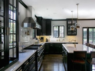 17 Spectacular Black Kitchen Cabinets Ideas