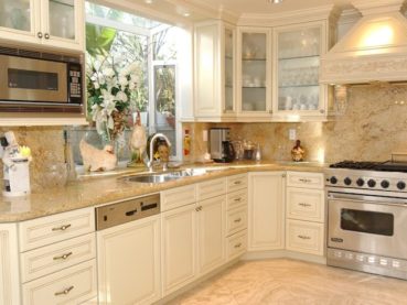 Cream Kitchen Cabinets With Granite Countertops