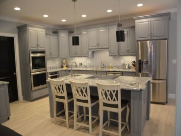 Viscount White Granite Countertops | Backsplash & Cabinets