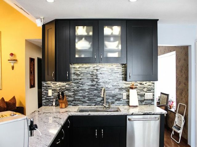 Viscount White With Dark Cabinets Backsplash Ideas