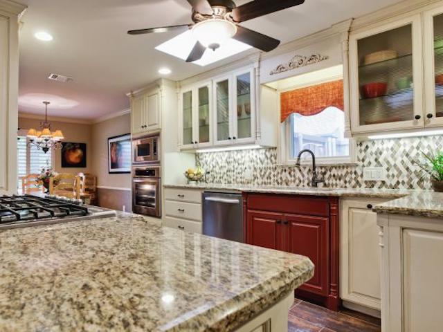 Backsplash Ideas For White Cabinets And White Countertops