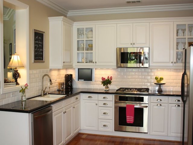 White Cabinets With Dark Countertops, Kitchen Tile Backsplash Ideas With Black Countertop